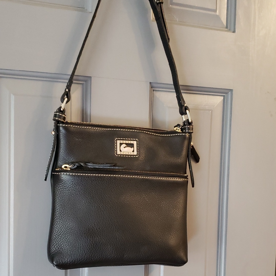 Dooney & Bourke Crossbody Letter Carrier 9x8x1.5